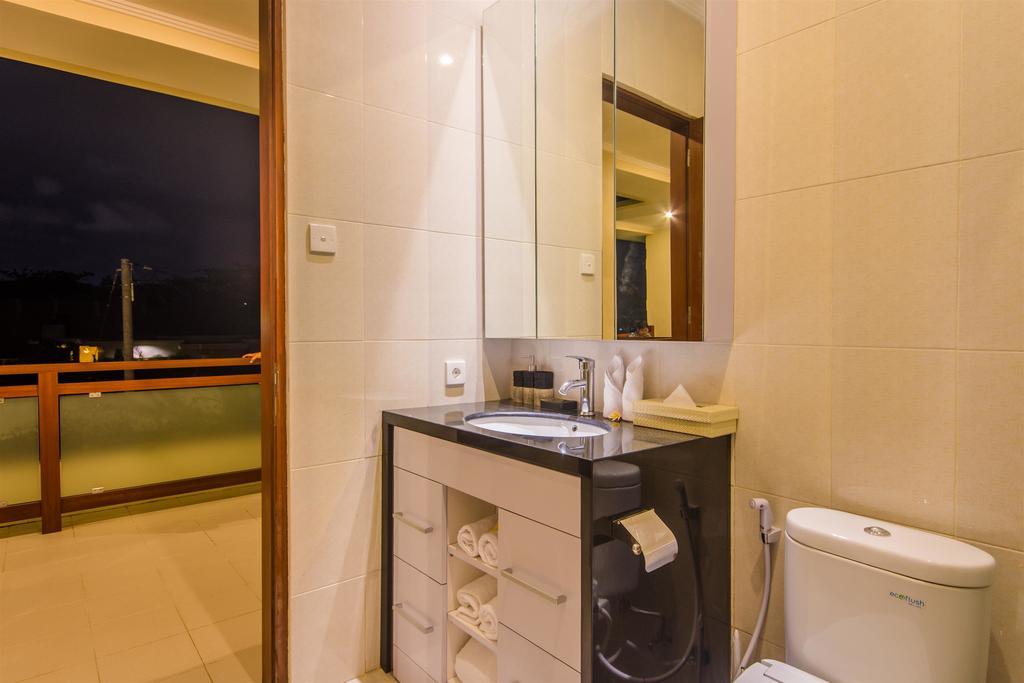 Villa Tepi Sungai Legian Chambre photo