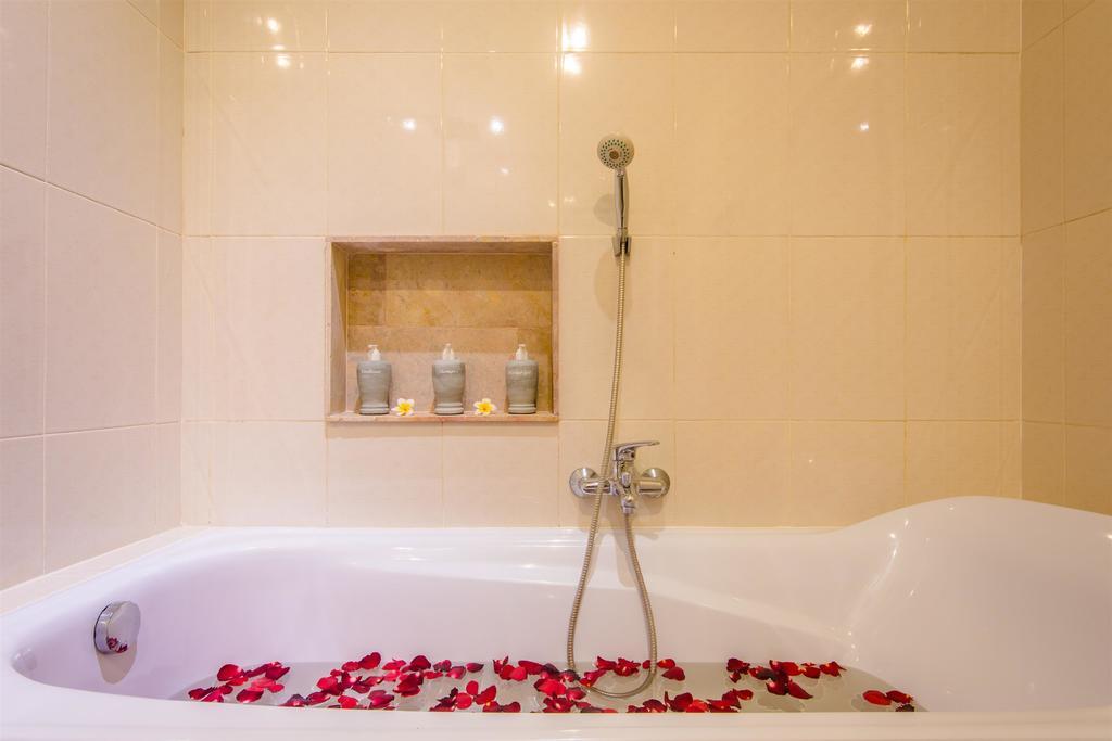 Villa Tepi Sungai Legian Chambre photo