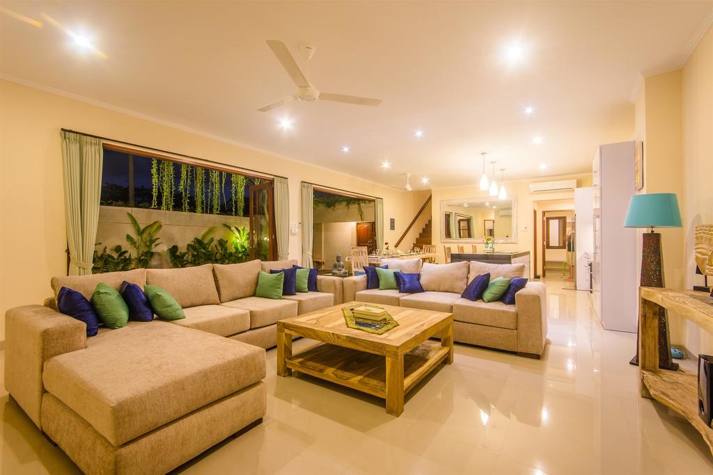 Villa Tepi Sungai Legian Chambre photo