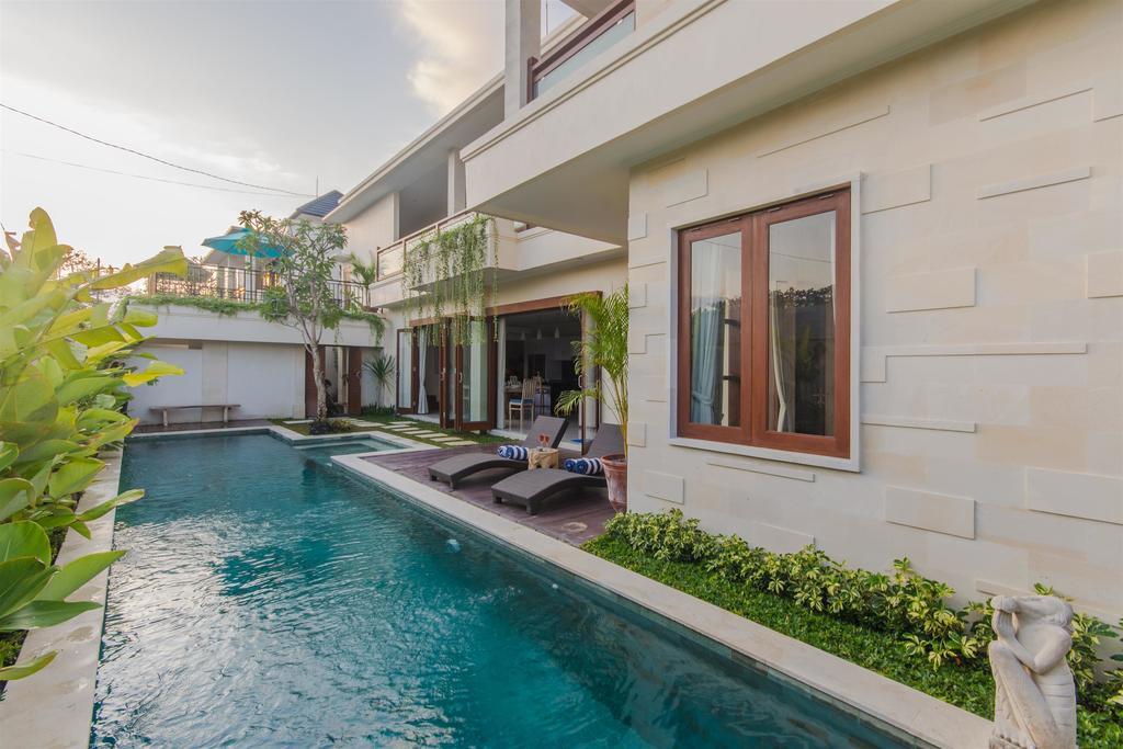 Villa Tepi Sungai Legian Chambre photo